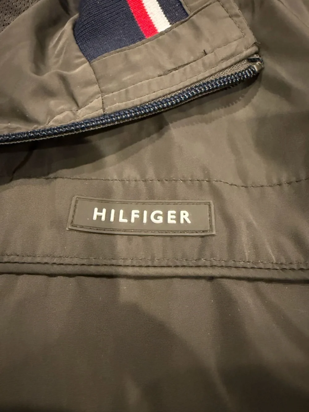 VTG Tommy Hilfiger Men's Olive Windbreaker Jacket - Picture 4 of 6